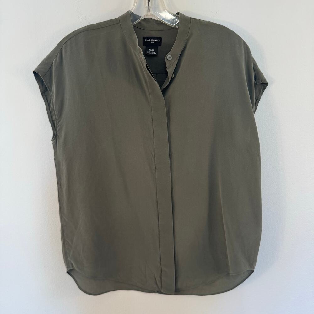 Club Monaco 100% Silk Front Placket Shirt Size XS Olive Green Boxy Short Sleeve